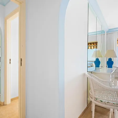 Spacious With Large Terrace,5 Min Apartment Puerto de Santiago (Tenerife)